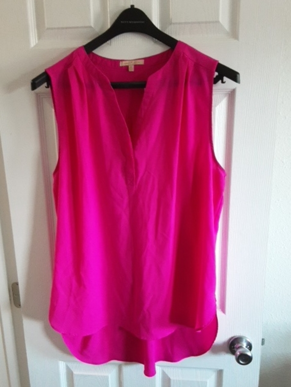Gibson Latimer Hot Pink Sleeveless V-Neck Blouse